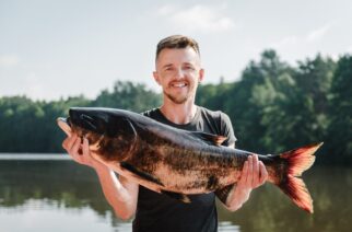 Jak fotografować złowione ryby? Porady dla wędkarzy w mediach społecznościowych